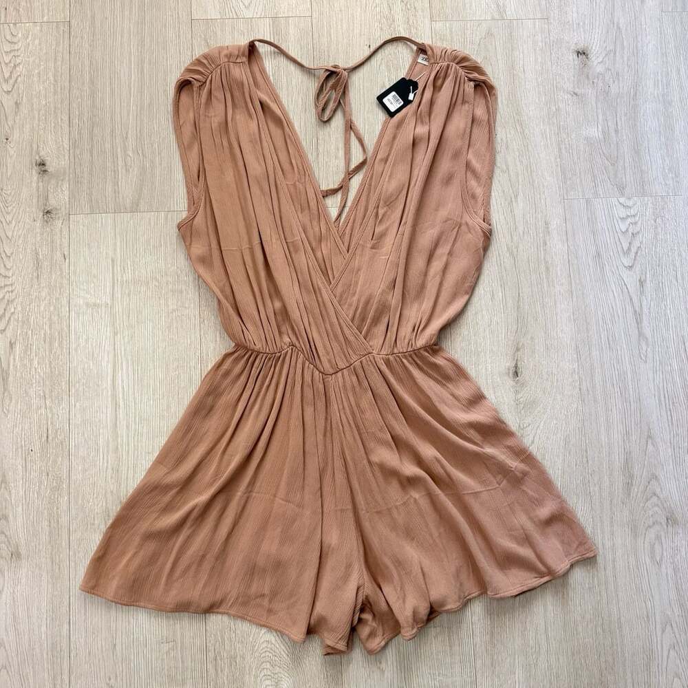 Zenana Peach Woven Crinkle Draped Surplice V-Neck Romper Size L
